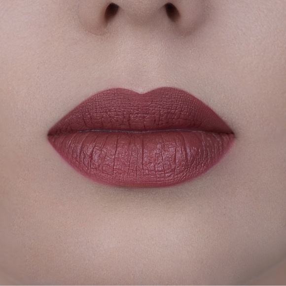 Beauty Society Hydrating Refillable Lipstick - Color: Worship - Magnetic closure - Picture 2 of 5